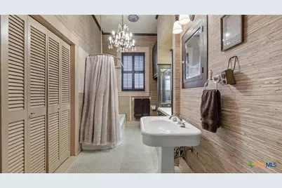 418 S Santa Clara Avenue, New Braunfels, TX 78130 - Photo 24