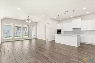 636 Vireos St, New Braunfels, TX 78132 - Photo 4