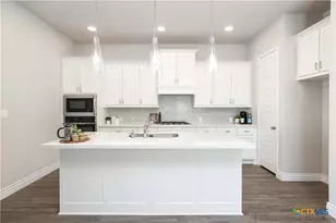 636 Vireos St, New Braunfels, TX 78132 - Photo 4