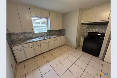 705 E Hiller, Victoria, TX 77901 - Photo 8