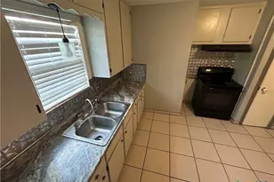 705 E Hiller, Victoria, TX 77901 - Photo 10