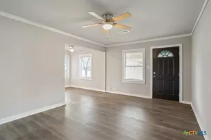 809 E 12th Ave, Belton, TX 76513 - Photo 6