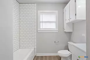 809 E 12th Ave, Belton, TX 76513 - Photo 16