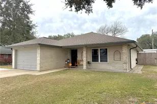 213 Sparrow Ln, Victoria, TX 77905 - Photo 1