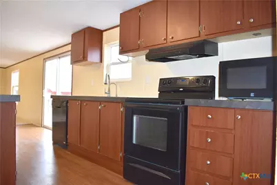422 W Oaks, Victoria, TX 77905 - Photo 6