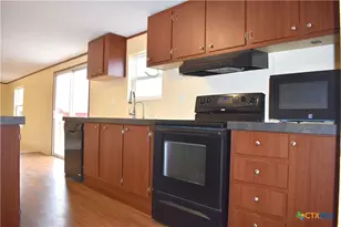 422 W Oaks, Victoria, TX 77905 - Photo 6