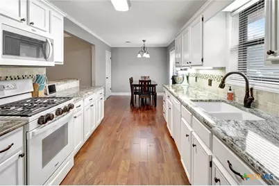 101 Kemble Street, Victoria, TX 77904 - Photo 6