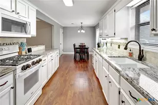 101 Kemble St, Victoria, TX 77904 - Photo 6