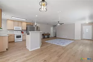 637 Northhill Cir, New Braunfels, TX 78130 - Photo 4