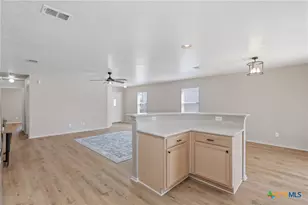 637 Northhill Cir, New Braunfels, TX 78130 - Photo 8