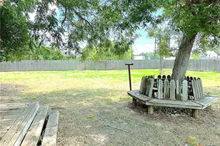 603 N Depot St, Victoria, TX 77901 - Photo 10