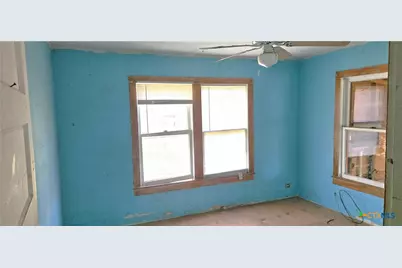 508 E French Street, Cuero, TX 77954 - Photo 6