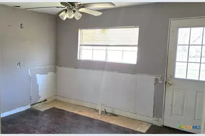 508 E French Street, Cuero, TX 77954 - Photo 10