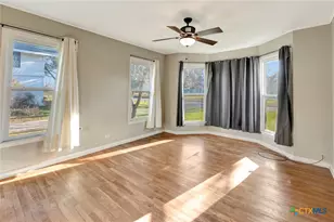 1103 Hopkins St, Yoakum, TX 77995 - Photo 14