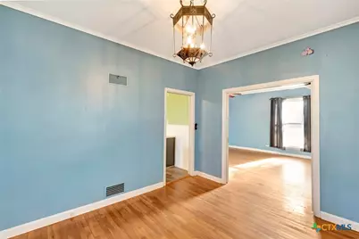 1103 Hopkins Street, Yoakum, TX 77995 - Photo 8