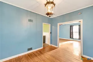 1103 Hopkins St, Yoakum, TX 77995 - Photo 8