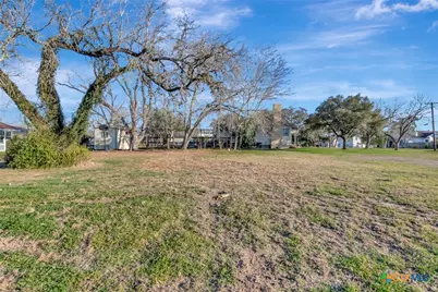 1103 Hopkins Street, Yoakum, TX 77995 - Photo 36