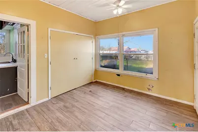 1103 Hopkins Street, Yoakum, TX 77995 - Photo 22