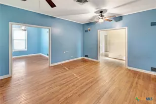 1103 Hopkins St, Yoakum, TX 77995 - Photo 6