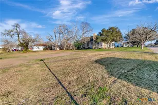 1103 Hopkins St, Yoakum, TX 77995 - Photo 34