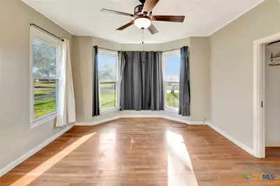 1103 Hopkins Street, Yoakum, TX 77995 - Photo 16