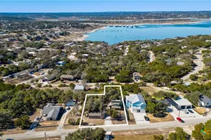 817 Scenic Dr, Canyon Lake, TX 78133 - Photo 2