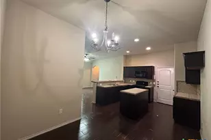 716 Creekside Cir, New Braunfels, TX 78130 - Photo 8