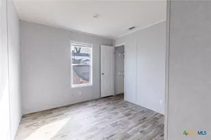 117 Royal, Taylor, TX 76574 - Photo 14
