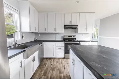 117 Royal, Taylor, TX 76574 - Photo 8