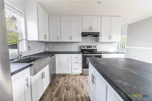 117 Royal, Taylor, TX 76574 - Photo 8