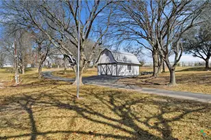 425 River Springs Dr, Seguin, TX 78155 - Photo 8