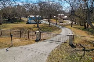 425 River Springs Dr, Seguin, TX 78155 - Photo 6