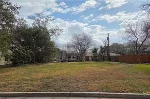 118 Bonham St, Port Lavaca, TX 77979 - Photo 1