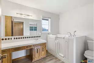 703 Tranquillo Dr, Victoria, TX 77905 - Photo 18