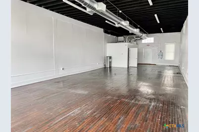 1427 N Austin Street, Seguin, TX 78155 - Photo 6