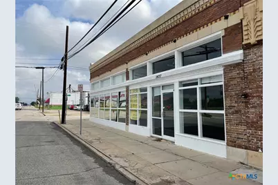 1427 N Austin Street, Seguin, TX 78155 - Photo 1