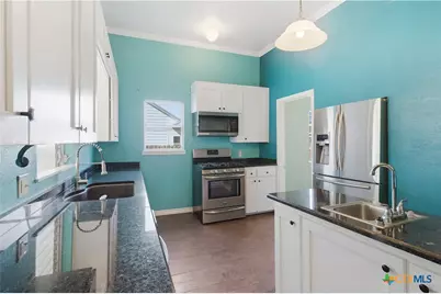 222 E Cedar Street, Seguin, TX 78155 - Photo 18