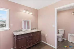 222 E Cedar St, Seguin, TX 78155 - Photo 24