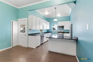 222 E Cedar St, Seguin, TX 78155 - Photo 10