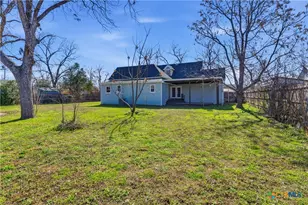 222 E Cedar St, Seguin, TX 78155 - Photo 40