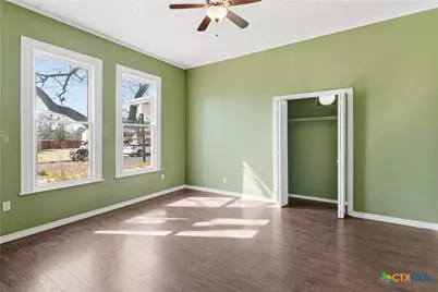 222 E Cedar Street, Seguin, TX 78155 - Photo 34