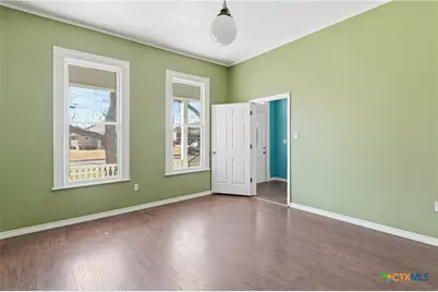 222 E Cedar Street, Seguin, TX 78155 - Photo 32