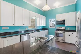 222 E Cedar St, Seguin, TX 78155 - Photo 14