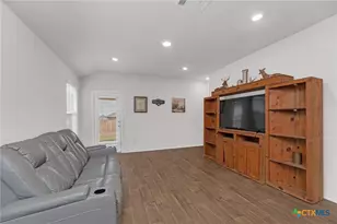 125 Hazel Grv, San Marcos, TX 78666 - Photo 6