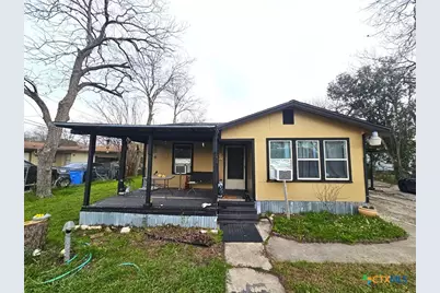 811 E New Braunfels Street, Seguin, TX 78155 - Photo 1