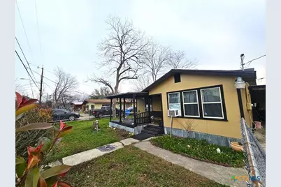 811 E New Braunfels Street, Seguin, TX 78155 - Photo 2