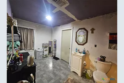 811 E New Braunfels Street, Seguin, TX 78155 - Photo 8