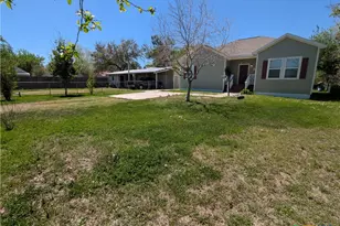 240 S Rail St, Bloomington, TX 77951 - Photo 2