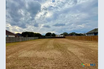 648 Oak Creek Parkway, Seguin, TX 78155 - Photo 6