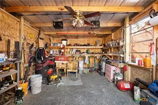 406 E Gonzales St, Yoakum, TX 77995 - Photo 30